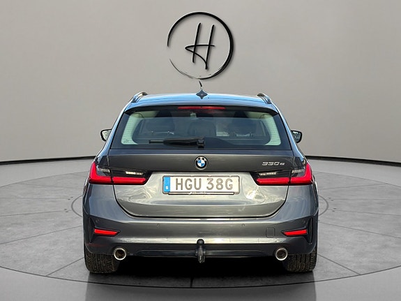 BMW 330e 4 of 5