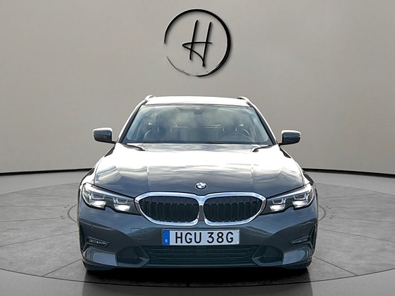 BMW 330e 3 of 5