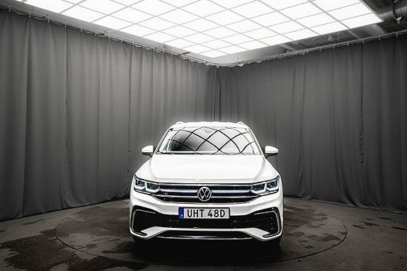 Volkswagen Tiguan Allspace 4 of 5