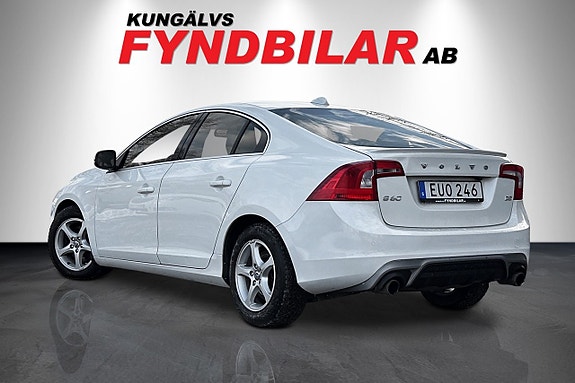Volvo S60 2 of 5