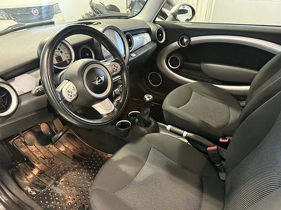 MINI Cooper 8 of 12