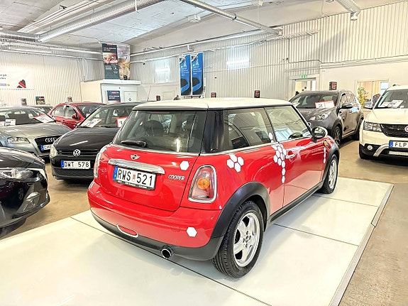 MINI Cooper 7 of 12