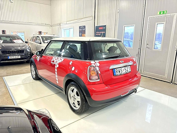 MINI Cooper 5 of 5
