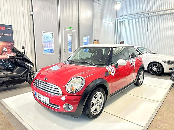 MINI Cooper 4 of 5