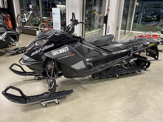 Ski-Doo Summit X 154" 850 E-TEC SHOT