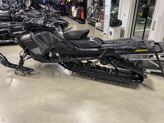 Ski-Doo Summit X 154" 850 E-TEC SHOT 2 of 4