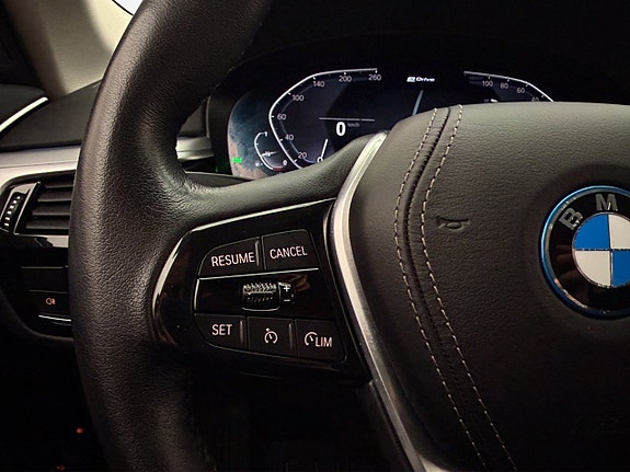 BMW 530e 17 of 30
