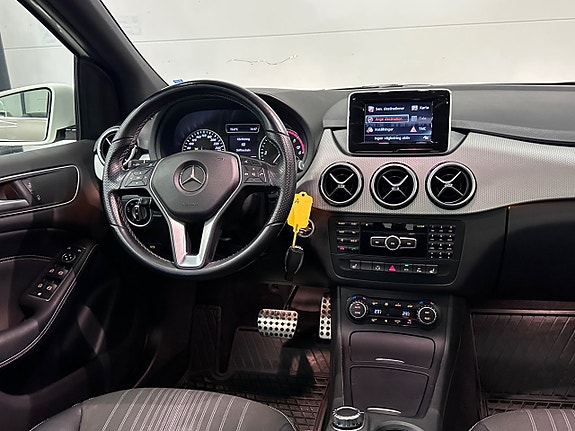Mercedes-Benz B180 20 of 25