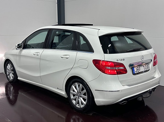 Mercedes-Benz B180 4 of 5