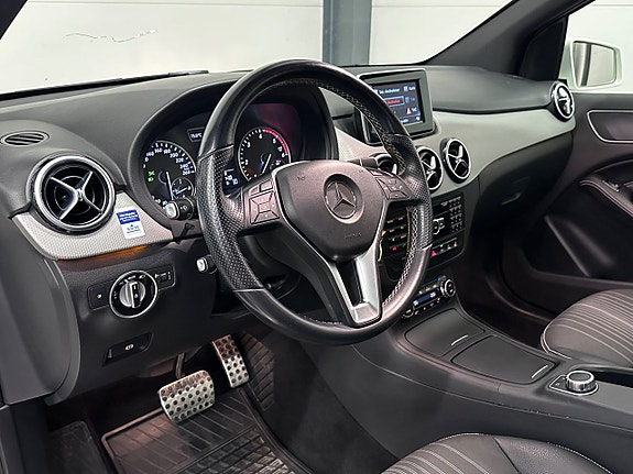 Mercedes-Benz B180 23 of 25