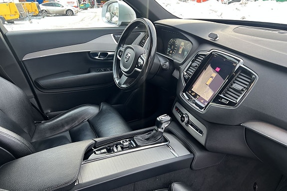 Volvo XC90 16 of 30