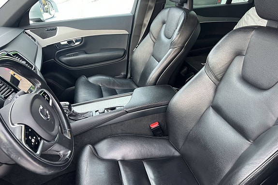 Volvo XC90 20 of 30