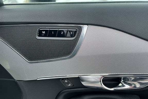 Volvo XC90 17 of 30