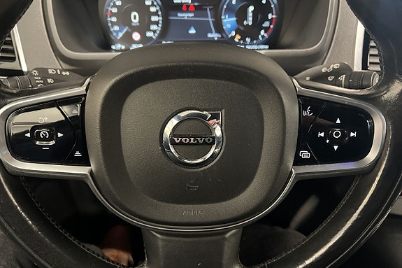 Volvo XC90 26 of 30