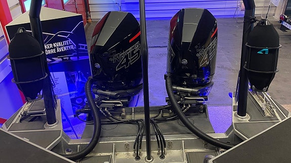 Anytec A30 -21 / 2 x Mercury 450 V8 -26 - DEMO 17 of 18