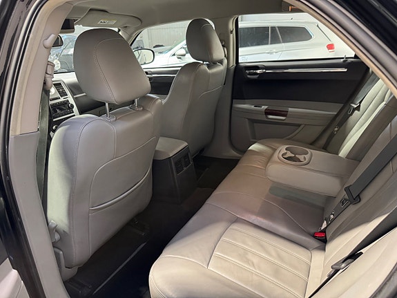 Chrysler 300C 17 of 20