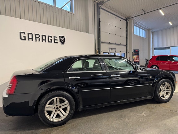 Chrysler 300C 9 of 20