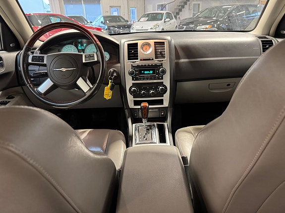Chrysler 300C 16 of 20