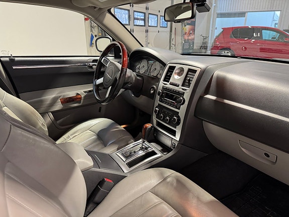 Chrysler 300C 14 of 20