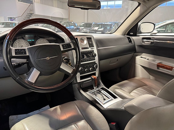 Chrysler 300C 15 of 20