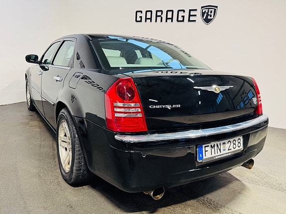 Chrysler 300C 5 of 20