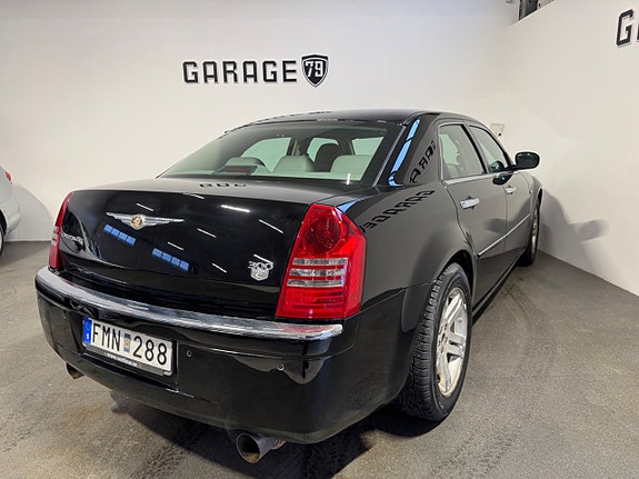 Chrysler 300C 6 of 20