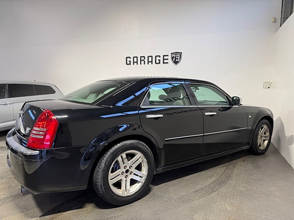 Chrysler 300C 3 of 20