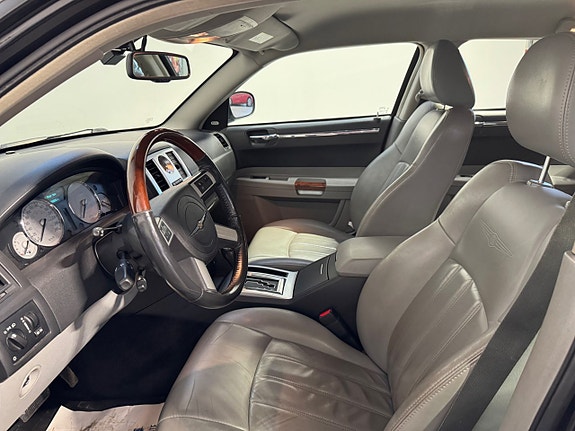 Chrysler 300C 13 of 20