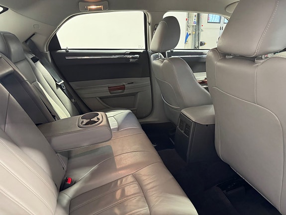 Chrysler 300C 18 of 20