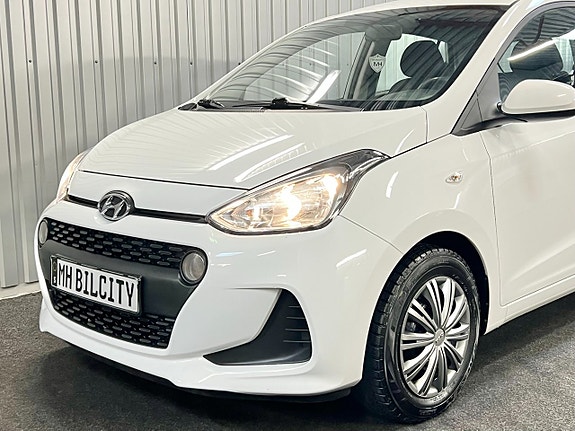 Hyundai i10 2 of 14