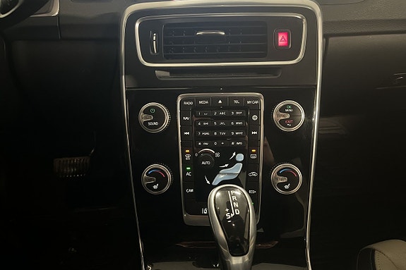 Volvo S60 Cross Country 16 of 19
