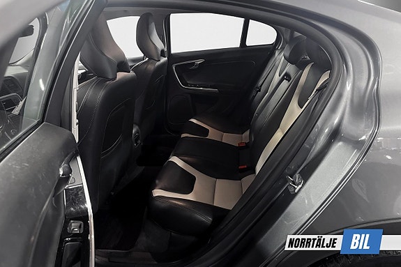 Volvo S60 Cross Country 11 of 19