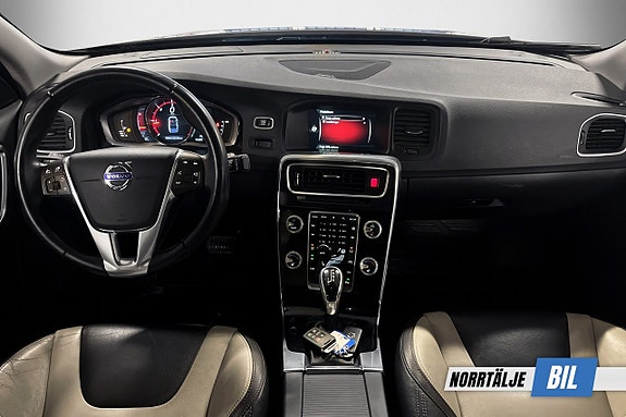 Volvo S60 Cross Country 3 of 19