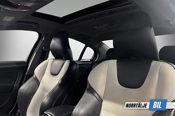 Volvo S60 Cross Country 10 of 19