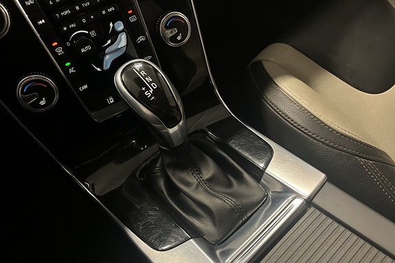 Volvo S60 Cross Country 17 of 19