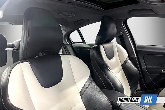 Volvo S60 Cross Country 13 of 19