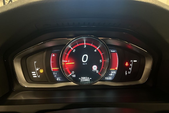 Volvo S60 Cross Country 14 of 19