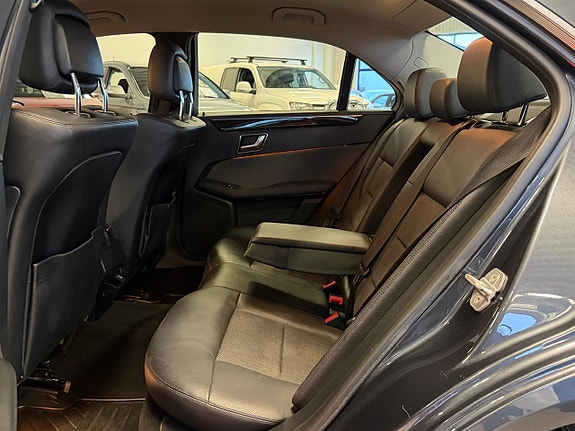Mercedes-Benz E220 11 of 18