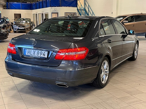 Mercedes-Benz E220 4 of 18