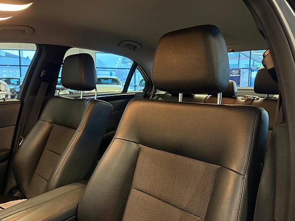 Mercedes-Benz E220 9 of 18