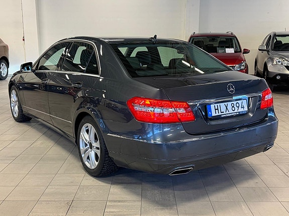 Mercedes-Benz E220 2 of 18