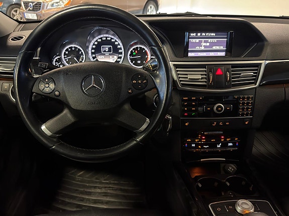 Mercedes-Benz E220 18 of 18