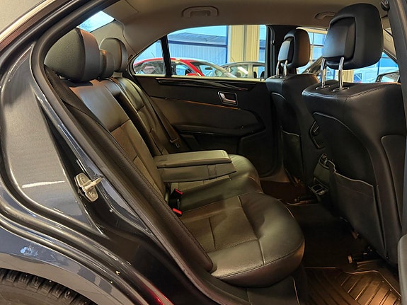 Mercedes-Benz E220 14 of 18