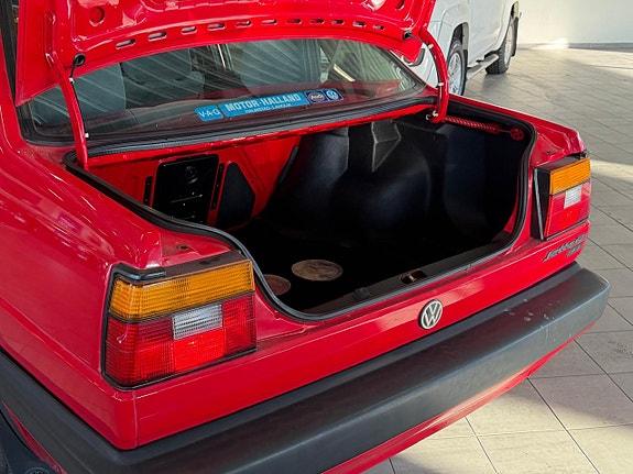 Volkswagen Jetta 10 of 16