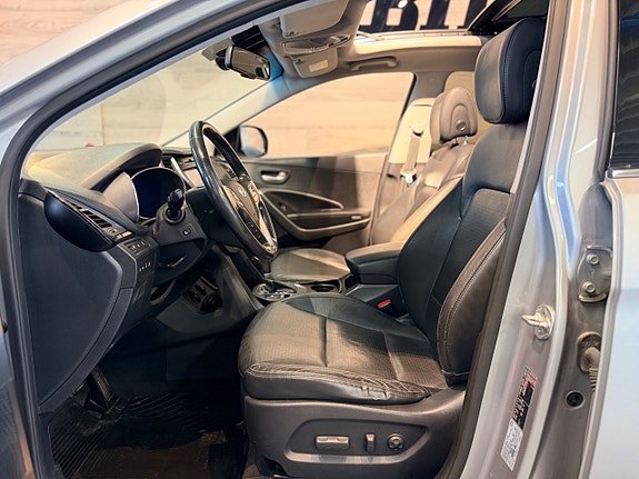 Hyundai Grand Santa Fe 7 of 30