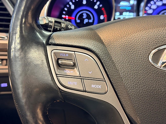 Hyundai Grand Santa Fe 12 of 30