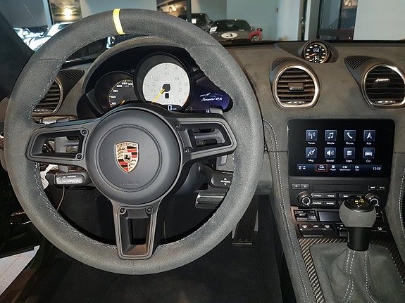 Porsche 718 Spyder RS 17 of 20