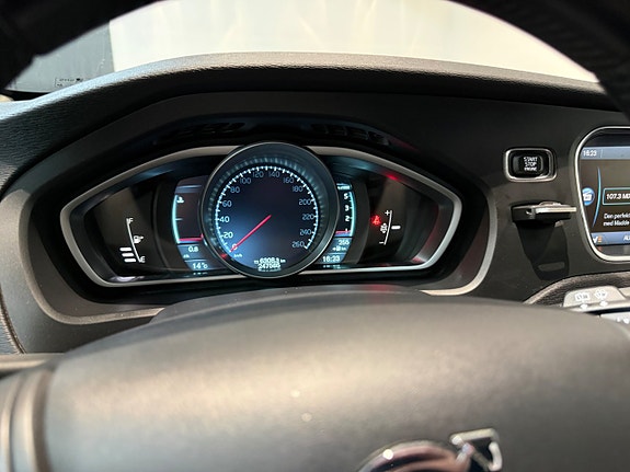 Volvo V40 14 of 18