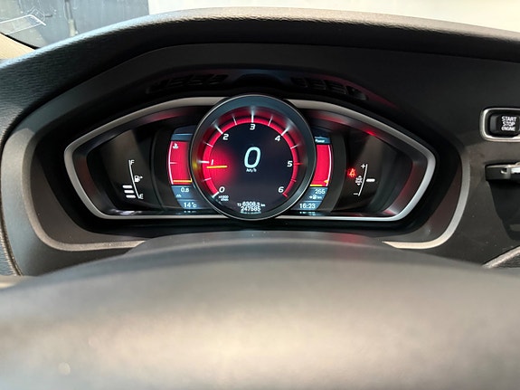 Volvo V40 15 of 18