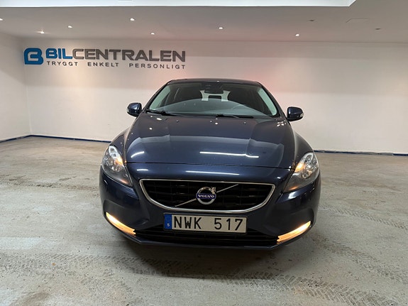 Volvo V40 3 of 18